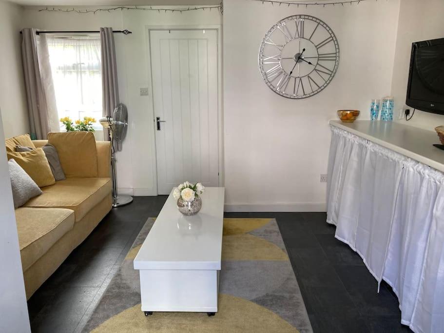 In The Heart Of Chichester Apartment Ngoại thất bức ảnh